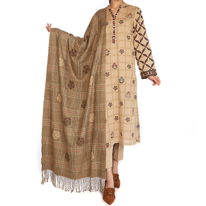 Robes de mariée de style vintage avec broderie en dentelle classique, manches longues et élégance intemporelle pour le jour du mariage - Product Image 5