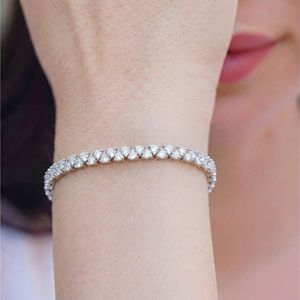 Pulsera de tenis clásica de oro de lujo para mujer con diamantes cultivados en laboratorio, de 14K y 18K, diseñada con un brillo excepcional para bodas y fiestas. - Product Image 1