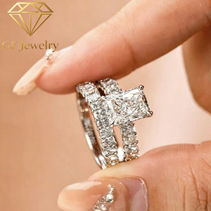 Ensemble de bagues de mariée en or blanc 14 carats avec diamant de laboratoire taille radiant, alliance éternité assortie, bijoux de fiançailles empilables IGI - Product Image 5