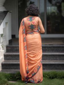 Sari indio elegante y moderno de lino con estampado digital, ideal para bodas y fiestas tradicionales para mujeres. - Product Image 3