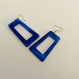 ต่างหูเรซิ่นแฟชั่นขายดี ดีไซน์สร้างสรรค์สำหรับผู้หญิง เหมาะสำหรับงานอื่นๆ และงานปาร์ตี้ ราคาประหยัด - Product Image 1