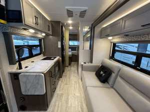 รถบ้านมอเตอร์โฮม MINT CLASS A 2025 Thorz FREEDOM TRAVELER A24 สำหรับการตั้งแคมป์และการเดินทางแบบออฟโรด - Product Image 2