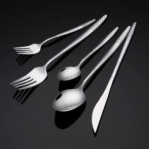 ชุดช้อนส้อมโลหะที่ออกแบบมาสำหรับเชฟมืออาชีพและเชฟที่ใช้งานที่บ้าน คงความเงางามแม้ล้างทำความสะอาดได้หลายครั้ง - Product Image 5