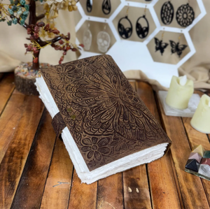 Journal en cuir vintage fait main - Livre des ombres vierge avec fermeture à clé en laiton - Product Image 4