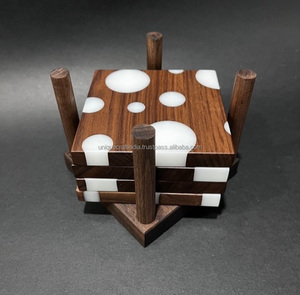 Dessous de verre en bois moderne à pois blancs en résine de haute qualité pour la décoration de la maison ou les cadeaux de Noël - Product Image 2