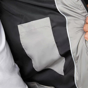 เสื้อแจ็คเก็ตพัฟเฟอร์ฤดูหนาวแบบคอตั้ง ตัดต่อผ้า ไนลอน 100% - Product Image 2