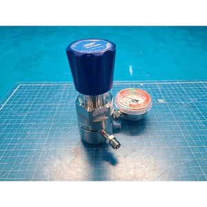 Pressostat haute pureté TKC S4RG1-SW-2B35 S4RG1-SW-2B22, utilisable comme pièce détachée pour équipement semi-conducteur d'époque - Product Image 4