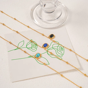 Collier carré pour femme en acier inoxydable 304 avec placage or véritable 18 carats 0,03 µm et incrustation acrylique sur chaîne câble - Product Image 3