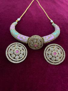 Collier ras du cou plaqué or avec perles d'imitation et strass en cristal, motif floral, pour femme, bijoux ethniques de mariage - Product Image 2