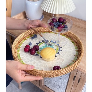 Bandeja de almacenamiento de mimbre con conchas naturales creativas de Vietnam organizador de cesta con asa decorativa para sala de estar - Product Image 2
