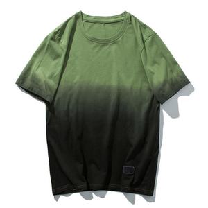 Camiseta de Manga Corta para Hombre, Cuello Redondo, Estampado Tie Dye Naranja y Negro, Estilo Casual, Tejido de Punto, Corte Regular - Product Image 4