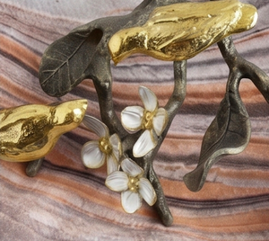 Modern Metal Tissue Box Holder With Gold <b>Birds</b> And Flowers Design Handmade Decorative Napkin <b>Stand</b> For Tabletop And Kitchenware - Product Image 2