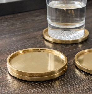 Ensemble de sous-verres carrés en bois foncé avec incrustations de médaillon central en forme d'arbre de vie découpé au laser, disponible à prix de gros. - Product Image 3