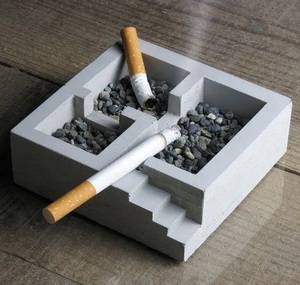 Cendrier en aluminium sans fumée finition foncée, carré, accessoire de bureau architectural, presse-papiers moderne, pour fumeurs, 4x11cm, Premium - Product Image 1