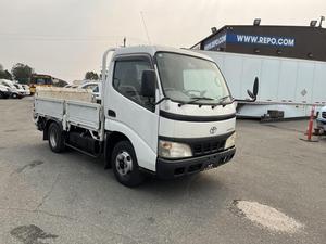 Camioneta Toyoace de alta calidad, recién llegada, con volante a la derecha y portón trasero eléctrico. Autos impecables en venta - Product Image 5