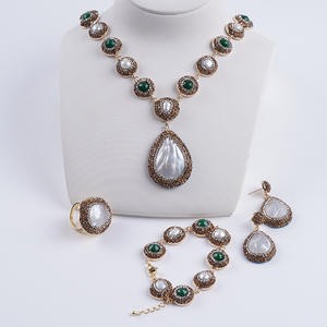 Ensemble de bijoux fins de mode européenne et américaine, coquillage naturel incrusté de jade exquis, électroplaqué, vente en gros - Product Image 1