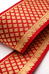 Cinta de Jacquard Zari Roja de Poliéster 100% de Una Cara de 100 mm de Primera Calidad para Borde de Saree, Adorno Tejido de Diseño Étnico - Product Image 2