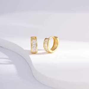 Boucles d'oreilles Huggie vintage unisexes en or jaune 14 carats avec diamant rond taille brillant, or massif, cadeau, usage quotidien - Product Image 1