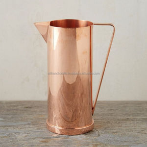 Pichet conique en cuivre à base large avec bec verseur incliné à la française – Carafe à eau en cuivre artisanale sans soudure Ali Handicrafts - Product Image 6