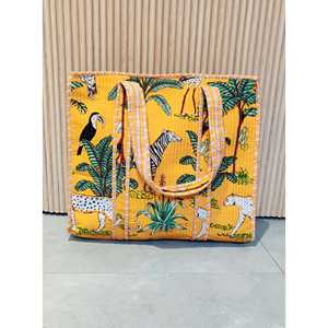 Sac fourre-tout en coton matelassé indien fait main. Sac fourre-tout personnalisable Quince Life Jungle Joy Jaune - Product Image 1