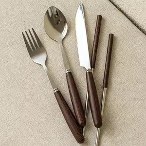 Ensemble de couverts en métal avec manche en bois, cuillère, fourchette et couteau en acier inoxydable, durable et élégant - Product Image 4