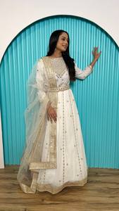 Ensemble Kurta traditionnel indien pakistanais blanc pour femmes, longueur au sol, avec dupatta, coupe ample, tenue ethnique toutes saisons - Product Image 3