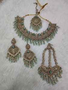 Hermoso conjunto de collar tradicional indio con diseño de mehendi, que incluye maang tikka y pasa, perfecto para bodas y fiestas. - Product Image 4