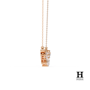 Collier en or 18 carats avec diamants de formes multiples, orné de diamants mélangés de taille émeraude, poire et marquise - Product Image 4
