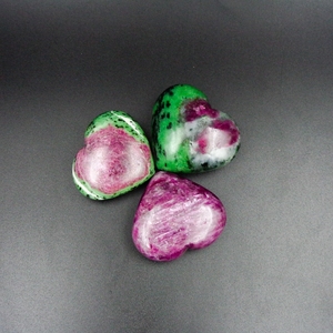 หินรูบี้โซไซต์รูปหัวใจธรรมชาติ เกรด AAA ทำมือ สำหรับการบำบัดด้วยคริสตัล รีกิ การทำสมาธิ พลังงานตกแต่ง จักระ ขายส่ง - Product Image 6