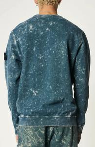 เสื้อสเวตเชิ้ตคอกลมผู้ชาย สีน้ำเงินล้างแบบดิสเชจ แขนยาว ทรงลำลอง น้ำหนักปานกลาง พิมพ์ลายโลโก้ที่แขนซ้าย - Product Image 5