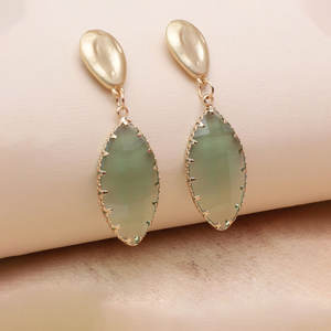 Boucles d'oreilles pendantes élégantes en imitation calcédoine verte, plaquées or, forme marquise, pour femmes, vente en gros - Product Image 1