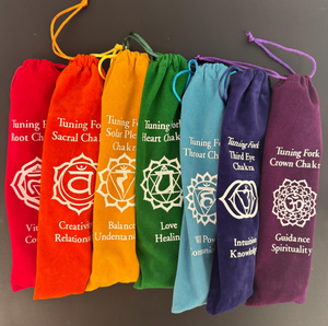 Juego de diapasones de 7 chakras Mars International: Aluminio ponderado con mazo y bolsas. - Product Image 3