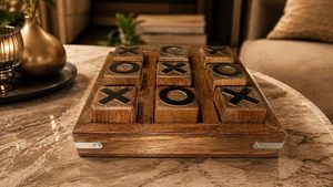 Jeu de Tic Tac Toe en bois poli fait main, vintage, marron, avec pièces en métal X et O, plateau ovale classique, option de logo personnalisé pour la famille - Product Image 2