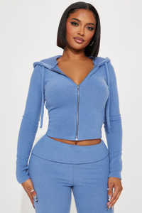 Conjunto Deportivo Y2K para Mujer con Pedrería, Sudadera con Capucha y Pantalones Acampanados - Product Image 3