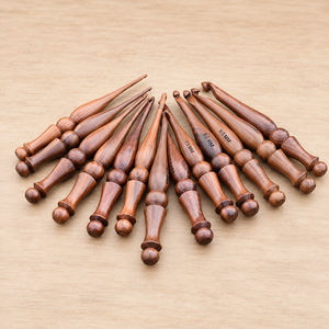 Juego de Agujas de Ganchillo de Madera Hechas a Mano con Soporte Redondo Multiusos y Agujas de Madera Natural Pulida para Tejer y Trabajar con Hilo - Product Image 4