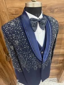 Costume de smoking pour homme grande taille, respirant, bleu marine, brodé de sequins, en viscose, avec revers châle et gilet - Product Image 3
