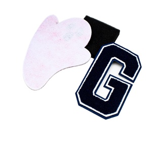 Écussons brodés en chenille personnalisés - Collection promotionnelle pour hommes et femmes, écologiques, à coudre pour les chapeaux - Product Image 1