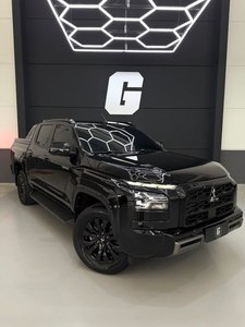 Camioneta Usada de Primera Calidad, 4x4, Doble Cabina, Mitsubishi Triton Katana Usada con Motor Turbodiésel de 2.4 Litros que Genera 205 Caballos de Fuerza - Product Image 1