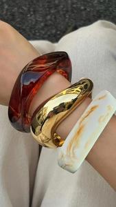 Brazaletes de Tungsteno Amarillo con Colores Vibrantes y Atractivo Diseño Artístico, Estilo Vintage con Corona para Mujeres, Boutiques, Marcas de Moda y Mayoristas - Product Image 3
