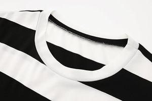 เสื้อยืดคอกลมแขนยาวลายทางสำหรับผู้ชายไซส์ใหญ่ ระบายอากาศได้ดี สไตล์ลำลอง สีดำขาว ทันสมัย ใส่สบาย - Product Image 4