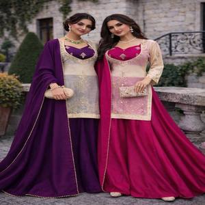 Conjunto VASTRA COTTAGE de Choli y Plazo de Seda Pesada con Bordado y Lentejuelas, y Dupatta de Seda Chinon, Traje Étnico para Fiesta - Product Image 1