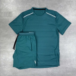 ชุดเสื้อยืดแขนสั้นและกางเกงขาสั้น 2 ชิ้น สไตล์สตรีทแวร์สำหรับผู้ชายช่วงฤดูร้อน ผ้าโพลีเอสเตอร์/คอตตอนผสม ระบายอากาศได้ดี สวมใส่สบาย สามารถสั่งทำได้ - Product Image 3