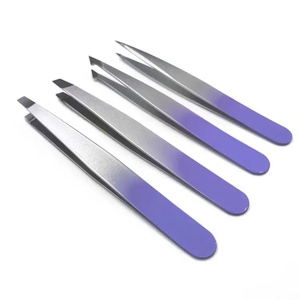 Pinzas para Cejas de Acero Inoxidable con Punta Puntiaguda Ryzer Studio, Diseño Moderno y Duradero, 9 cm de Longitud - Product Image 3