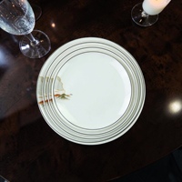 Ensemble d'assiettes plates en mélamine asiatique avec incrustation dorée, bord noir pigmenté, vaisselle de luxe blanche, compatible micro-ondes, compatible lave-vaisselle, qualité alimentaire