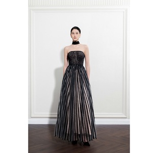 พร้อมส่ง ชุดเดรสลำลองทันสมัย ODM CELESTIAL STRIPES GOWN DRESS ทรงเอไลน์ สายเดี่ยว ขายส่ง ผ้าไหมเนื้อนุ่ม ระบายอากาศได้ดี ชุดเดรสผู้หญิง - Product Image 4