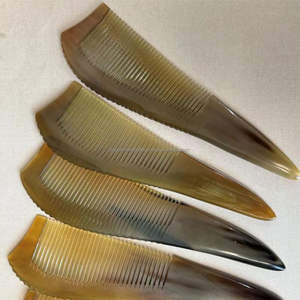 Peine de Cuerno Natural Hecho a Mano para Peinar el Cabello, Hecho de Cuerno de Búfalo Real de la India - Product Image 3