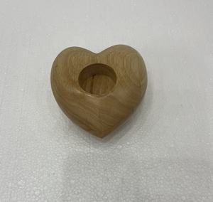 Urne moderne en bois écologique en forme de cœur pour animaux de compagnie pour petits animaux Gardien de crémation sûr Fabriqué au Vietnam - Product Image 2