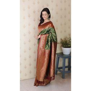 Sari de Seda Suave Banarasi Verde y Granate con Tejido ZigZag Meenakari Zari de Elite Weaves para Mujer, 650g - Product Image 2