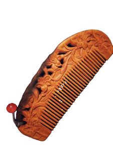 Peine de pelo con mango de madera hecho a mano NATURAL para uso en Salón de la India Peine de madera al por mayor para uso comercial a la venta en - Product Image 6