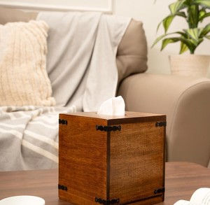 Boîte à mouchoirs carrée en bois massif moderne et durable avec support de rangement pour salon, bureau ou bureau à domicile - Product Image 2